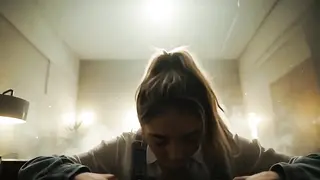 bl0wj0b, Primo piano di una singola donna che pratica un pompino a un uomo